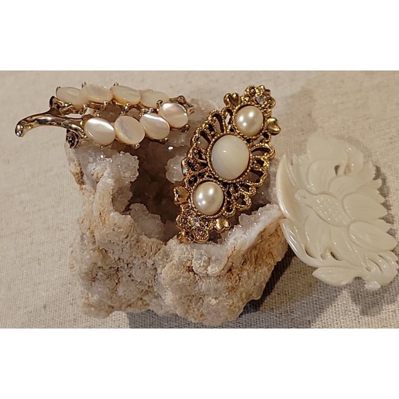 Vintage MOP Mother of Pearl pins Brooch lot of 3 Carved MCM & Victorian Revival - Picture 4 of 8